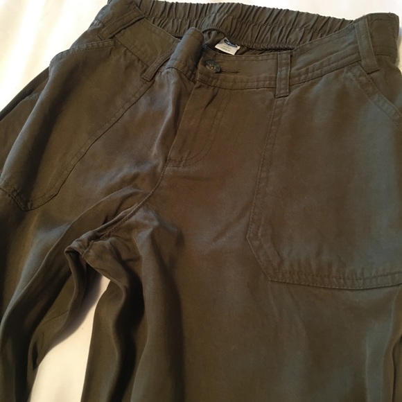 Old Navy - Olive Green Cropped Utility Pants - Picture 2 of 3